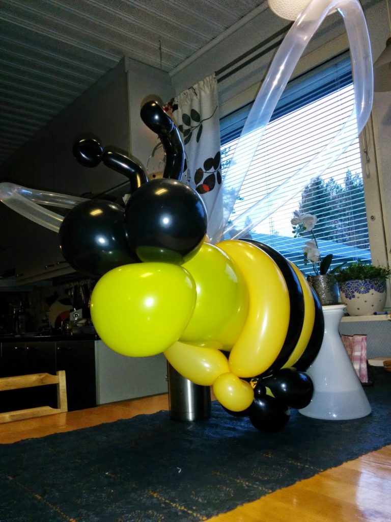 Balloon bee. Bumblebee.