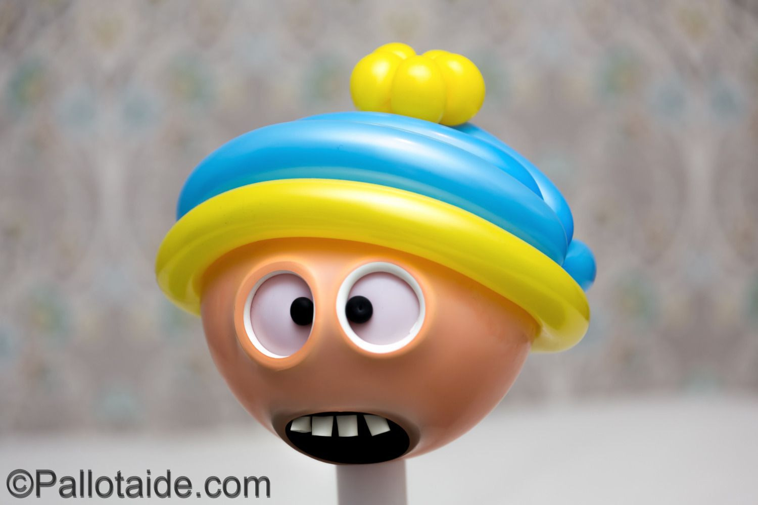 cartman - made using 100% latex balloons by Pallotaide - tehty pelkistä lateksi-ilmapalloista. Southparkin Cartman.