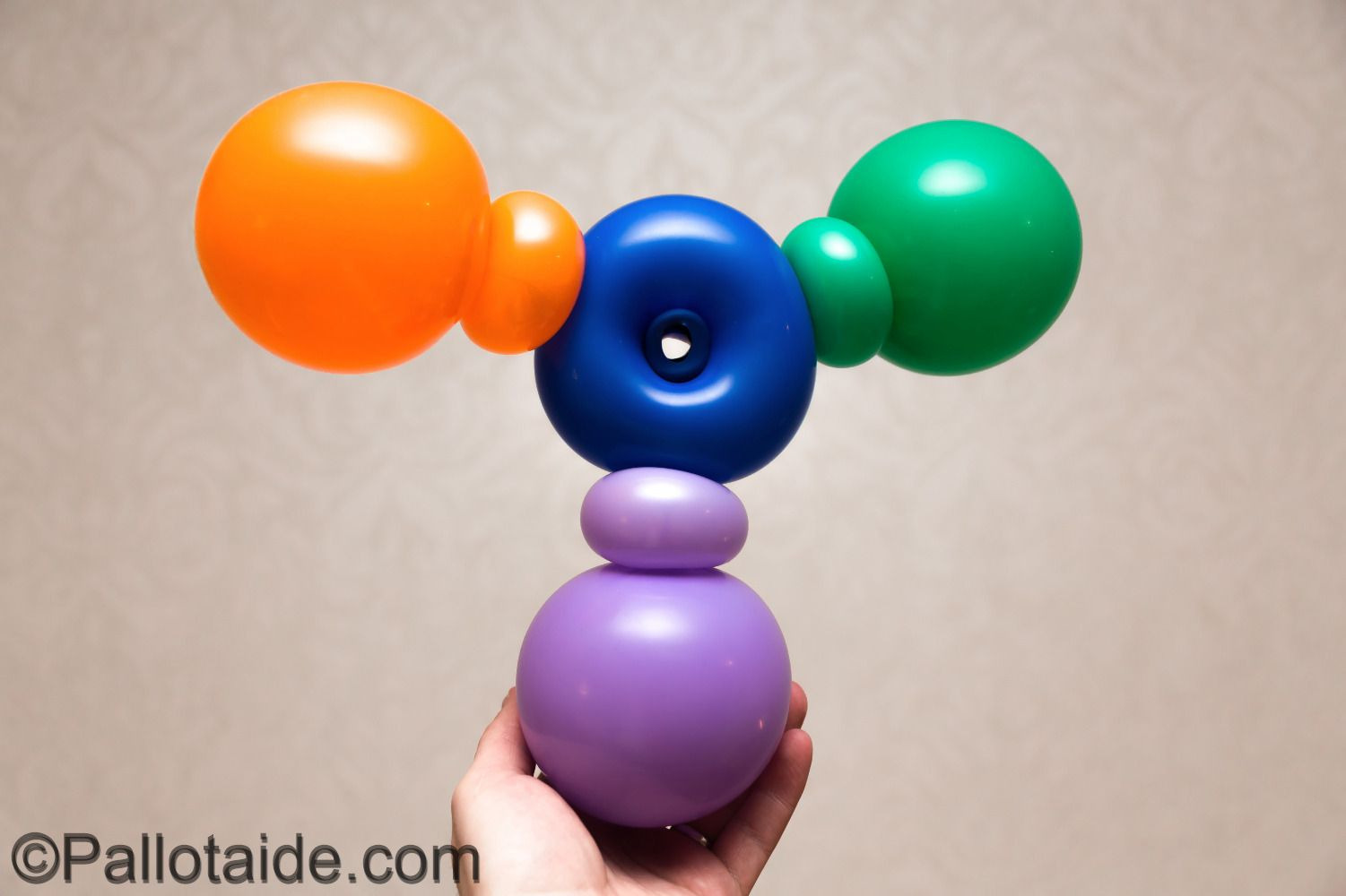fidget spinner - made using 100% latex balloons by Pallotaide - tehty pelkistä lateksi-ilmapalloista.