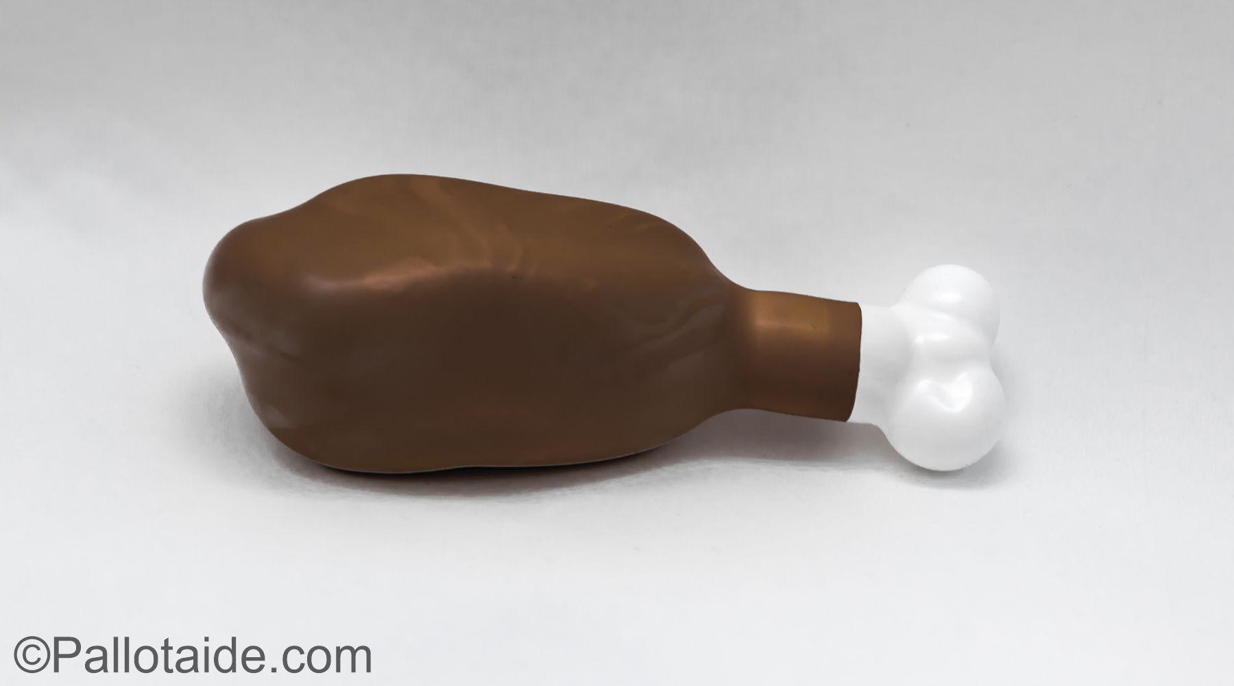 roasted chicken leg - made using 100% latex balloons by Pallotaide - tehty pelkistä lateksi-ilmapalloista. Kanankoipi.